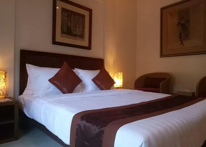 Griya Lokasari Hotel *